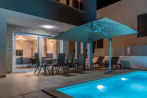 Villa DEA - Luxus Ferienhaus in Kroatien mit beheizten Pool Vrsi-Mulo bei Zadar