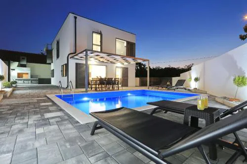 Villa Gea with heated pool