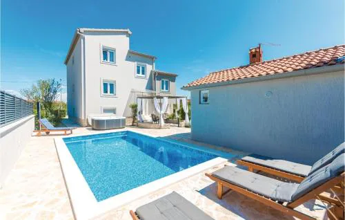 2 Bedroom Gorgeous Home In Zadar