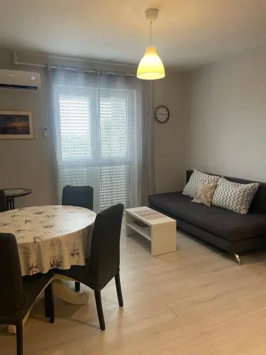 Apartment 10 min walk to center