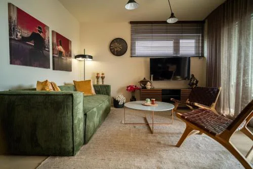 Apartment California by Belmont Realty