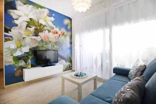 Apartment Flowers, Free Garage Parking