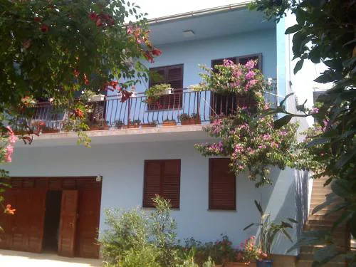 Apartment in villa, big garden, private pool, close to beach and Zadar town