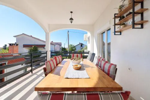 Apartment Pantalon, big terrace and free parking