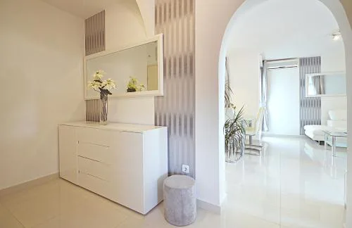 Apartment Sweet City