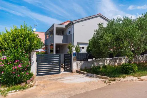 Apartments Franica