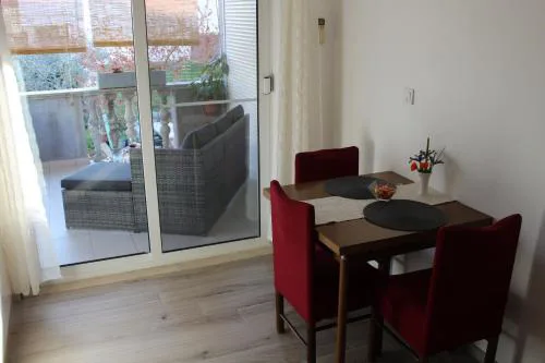 Funktionelles Apartment Mit Terrasse