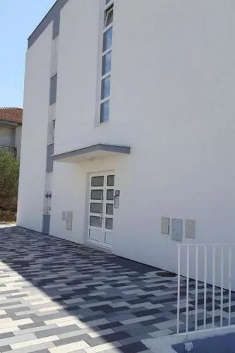 Apartments with parking spaces Zadar - 23051