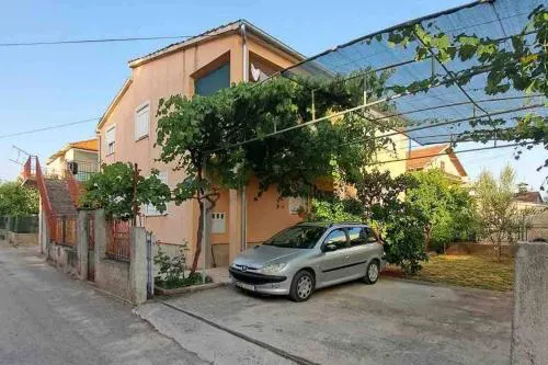 Apartments with parking spaces Zadar - 24593