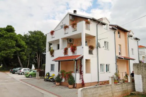 Apartments with parking spaces Zadar - 5816