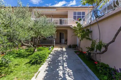 Beautiful 6BD house / ideal for larger grups!