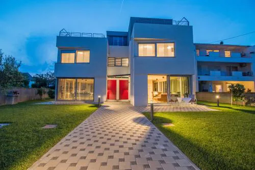 CAISA- luxury apartment 20 m from the sea