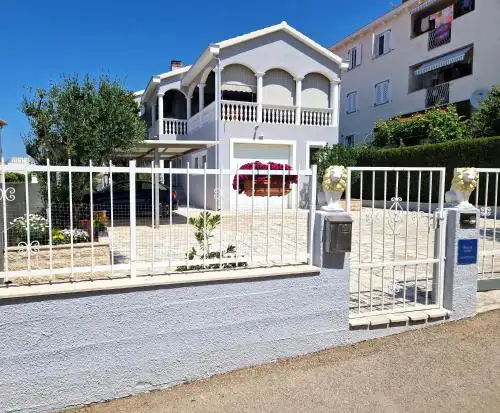 Cosy villa near the beach