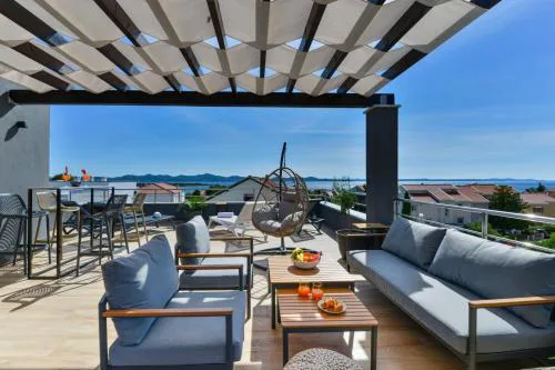CROWONDER Villa Adriana - Villa with Heated Swimming Pool, Jacuzzi and Sauna