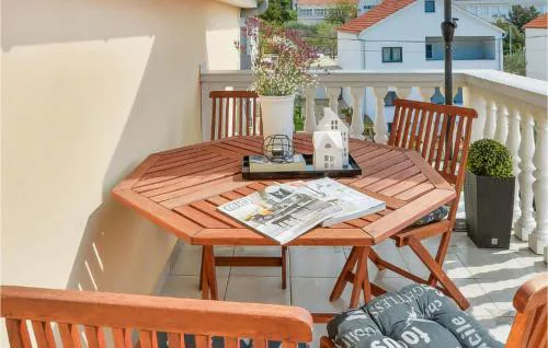Gorgeous Apartment In Zadar With Wifi