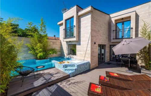 Gorgeous Home In Zadar