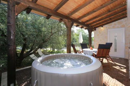 HACIENDA MIA with yacuzzi,BBQ , free parking