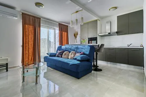 Holiday apartment Zadar - with summer balcony and parking