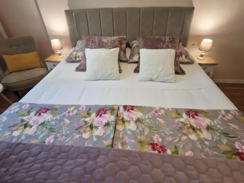 La-La Rooms