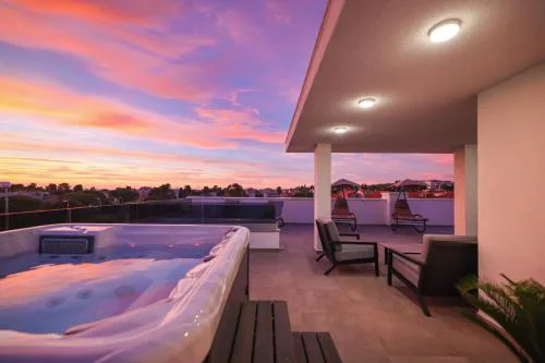 Leonardo Luxury Residence 2 Penthouse with jacuzzi