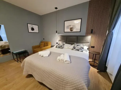 Lux Room 303
