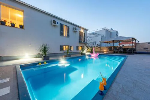 Mery apartment house