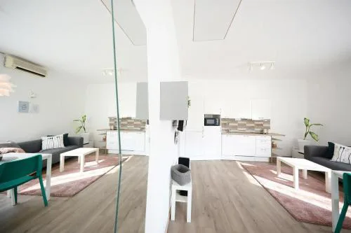 Old Town Stylish Studio Apartment Andi