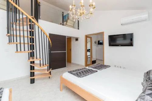 Rooms & Apartments Hegic