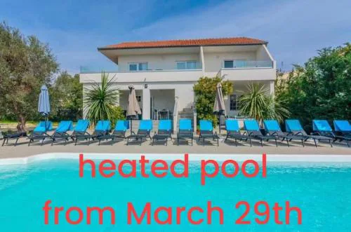 Royal choice with pool