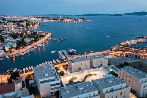 Seafront Luxury Suite Idassa by Belmont Realty