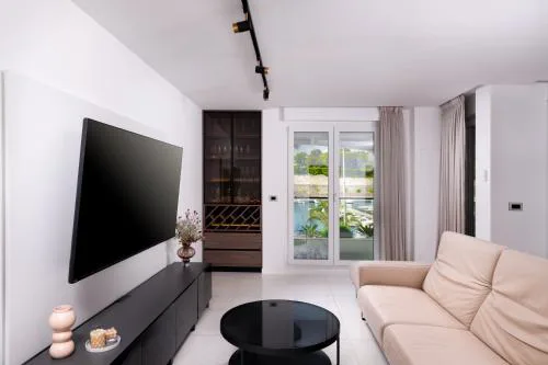 StellaZara Luxury Residence, NEW, SEA VIEW, Center