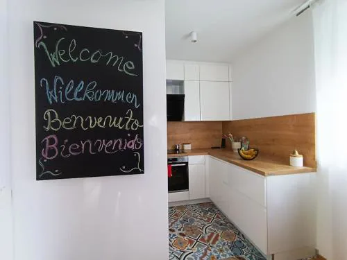 Teal Apartment-free garage parking