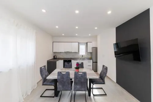 Three-Bedroom Home Dina
