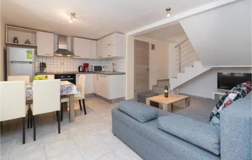 Two-Bedroom Holiday Home In Zadar