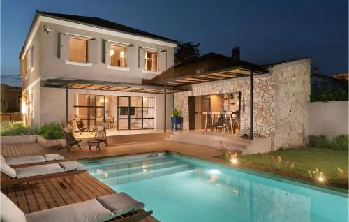 Villa Em