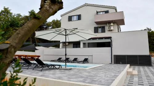 Villa Pinia with pool, Zadar