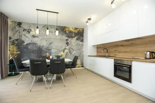 Yuki 2BR apt w balcony and parking near old town