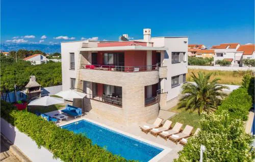 Stunning Home In Zaton