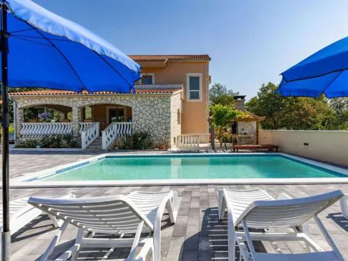 Laetitia with pool Comfortable holiday residence
