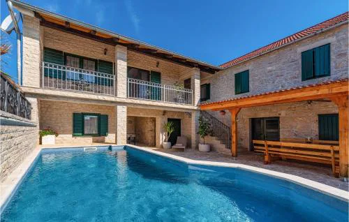 Awesome Home In Benkovac With Wifi