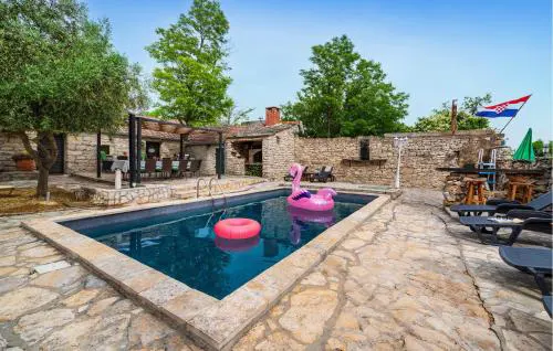 Gorgeous Home In Benkovac