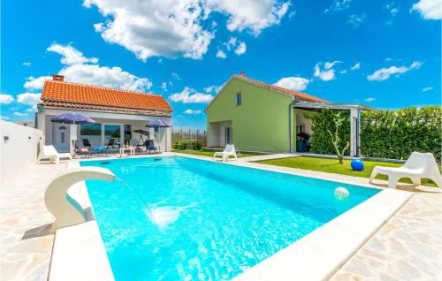 Lovely Home In Benkovac