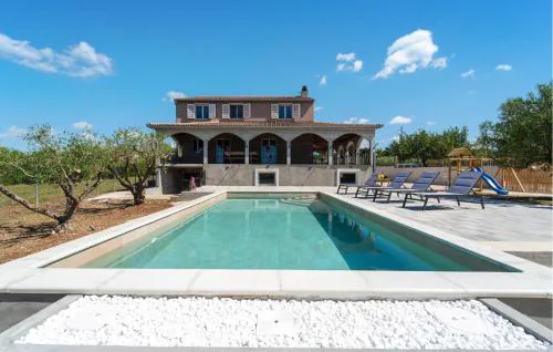 Lovely Home In Benkovac With Wifi