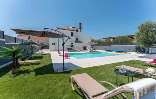 Amazing Home In Biograd