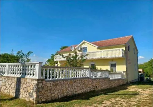 Schönes Ferienhaus mit Pool
