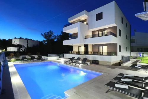 Villa Ankora 2 with heated pool