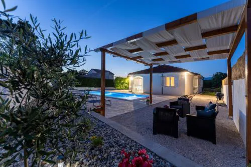 Villa Anura