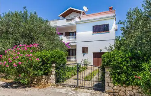 Awesome Apartment In Petrcane With Wifi