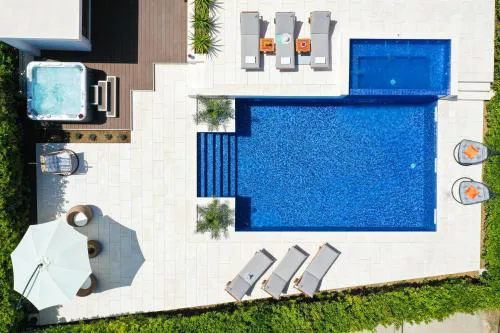 Villa Pino with Pool, Sauna & Jacuzzi 2
