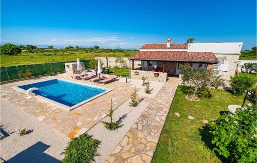 Lovely Home In Donji Zemunik